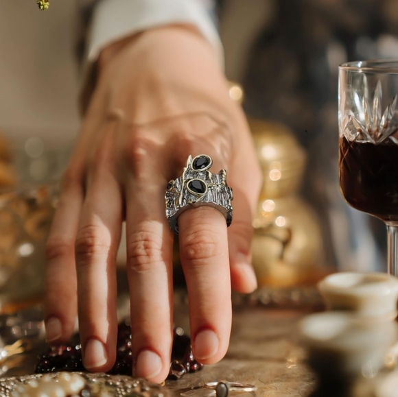 Vintage Style Chunky Statement Ring With Onyx - Picture 3 of 5